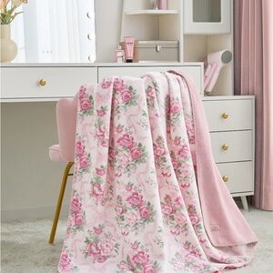 Paris Hilton Luxe Plush Oversized Reservable Coquette Floral Pink Throw